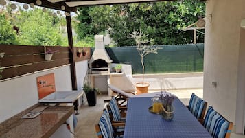 House | BBQ/picnic area
