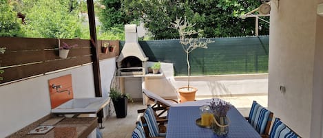 House | BBQ/picnic area