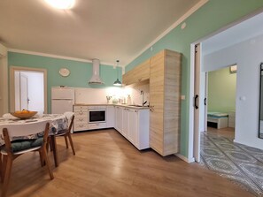 アパートメント (A1) | 専用キッチン | 冷蔵庫、オーブン、コンロ、食器洗い機