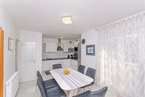 Apartment (A1) | Private kitchen - Apartment Vito (Postira)