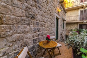Outdoor dining - Apartment Stone Apartment in Center (Kastela)