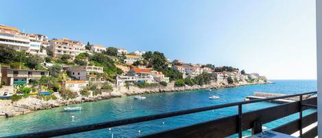 อพาร์ทเมนท์ (A2) | วิวริมน้ำ