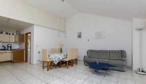 Apartment (A3) | Living room - Apartments First row (Korčula)