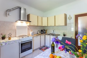 Ferienhaus | Eigene Küche | Kühlschrank, Ofen, Herdplatte, Espressomaschine