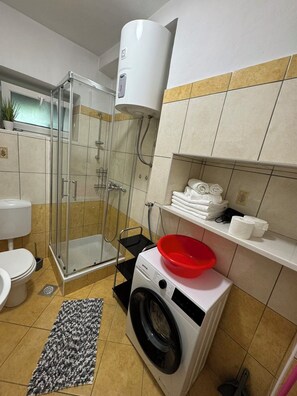 Apartemen (A1) | Kamar mandi | Shower