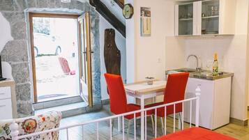 Studio (A1) | Private kitchen | Fridge, oven, stovetop, dishwasher