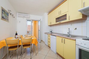 Apartment (A1) | Private kitchen | Fridge, stovetop, dishwasher, espresso maker - Apartments Nada (Bol)