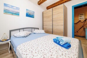 House | Iron/ironing board, free WiFi - House Dragan D (Rab)