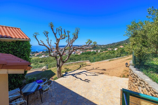 Courtyard - House Dragan D (Rab)