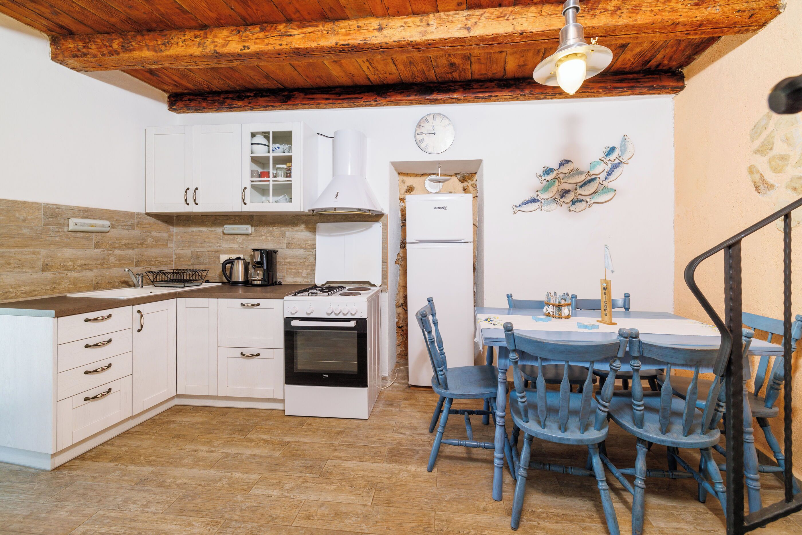 Rumah | Dapur pribadi | Lemari es, microwave, oven, dan kompor