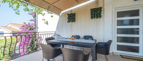 屋外ダイニングエリア