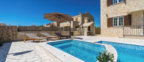 Piscine extérieure, piscine chauffée