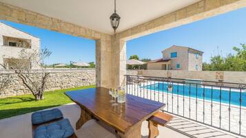 Villa | Terrace/patio
