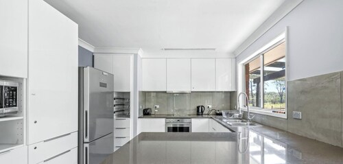 Jilliby Honey Farm - Country Escape in the Heart of Jilliby