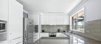 Jilliby Honey Farm - Country Escape in the Heart of Jilliby