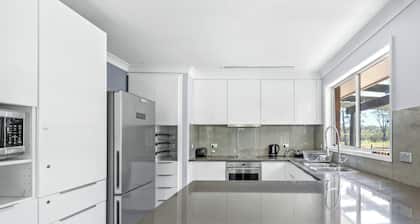 Jilliby Honey Farm - Country Escape in the Heart of Jilliby