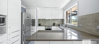 Jilliby Honey Farm - Country Escape in the Heart of Jilliby