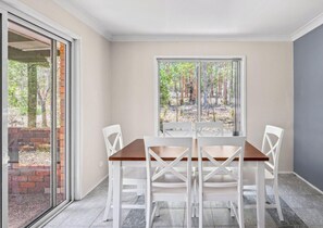 Dining - Jilliby Honey Farm - Country Escape in the Heart of Jilliby (Jilliby)