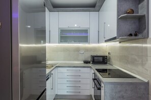 Διαμέρισμα (A1) | Ιδιωτική κουζίνα | Ψυγείο, φούρνος μικροκυμάτων, φούρνος, μαγειρικές εστίες