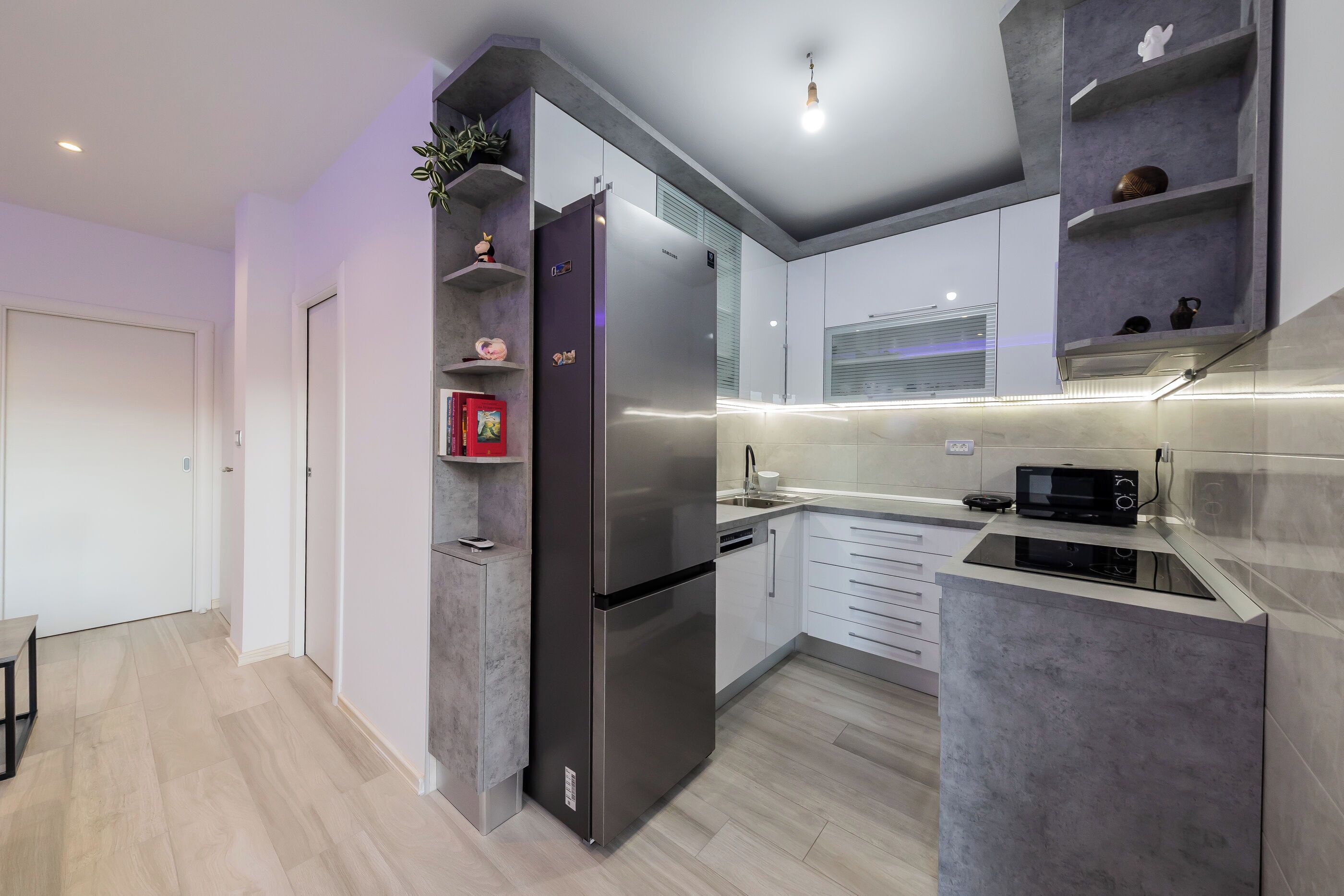 Departamento (A1) | Cocina privada | Refrigerador, microondas, horno y parrilla de estufa 