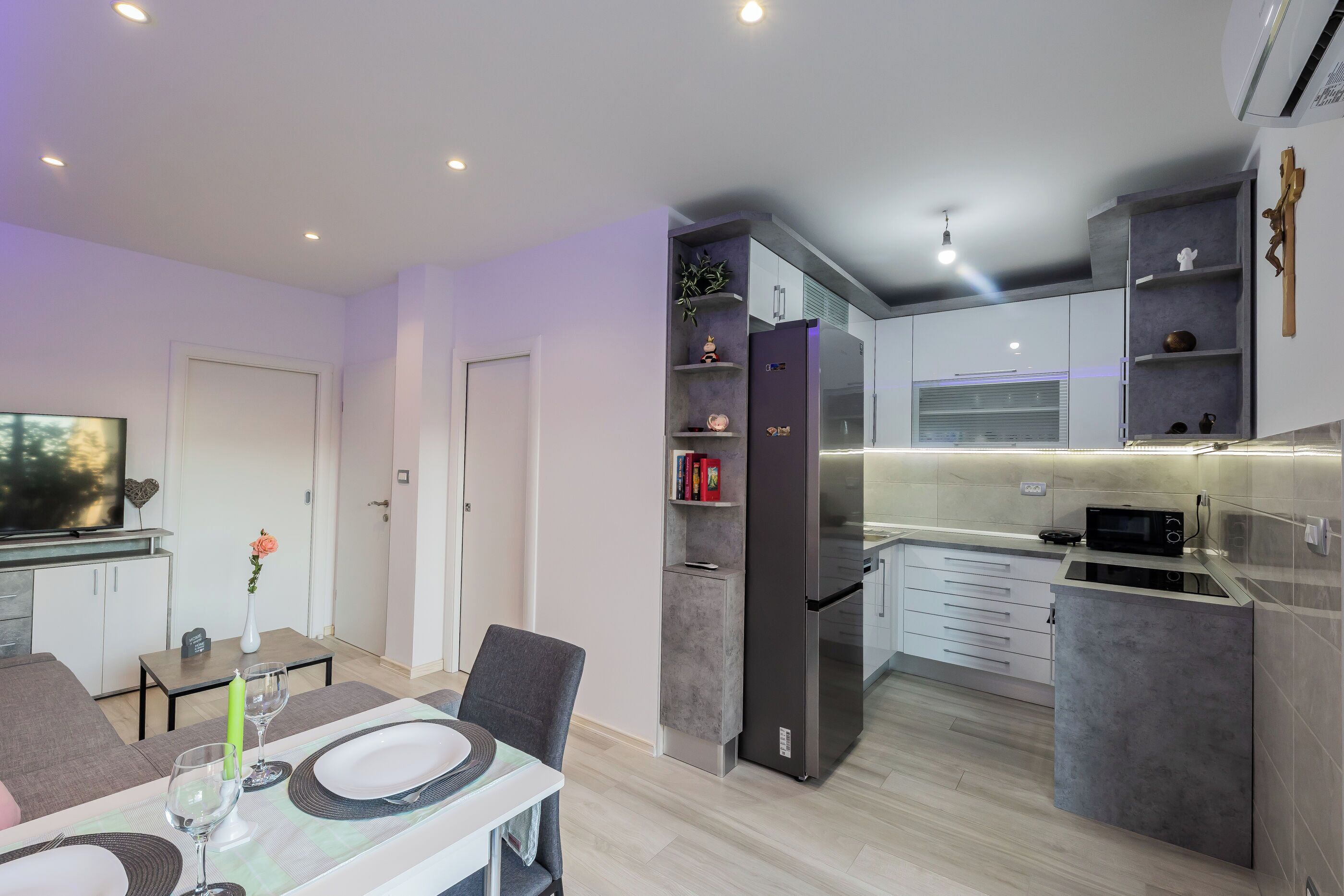 Apartment (A1) | Private kitchen | Fridge, microwave, oven, stovetop