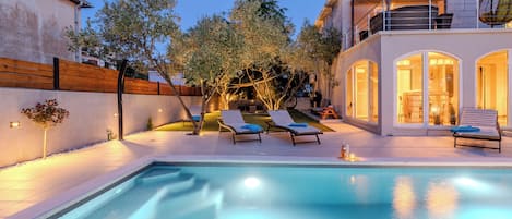 室外泳池、暖水池