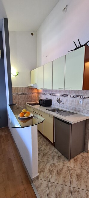 Studio (A5) | Private kitchen | Fridge, microwave, stovetop, espresso maker - Apartment Moli Onte Holiday (Hvar)