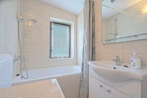 Apartment (A2) | Bathroom - Apartments Lucija (Postira)