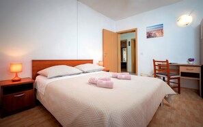 A neatly arranged bedroom with a bed, bedside tables, a desk, and a chair. - House Peacefull Relax (Jelsa)