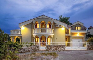 Kiến trúc tòa nhà