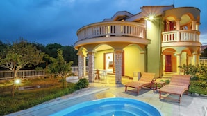 A large house with a swimming pool, outdoor seating, and a balcony. - Villa Rita (Sveti Filip i Jakov)