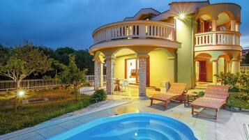 Kiến trúc tòa nhà