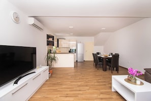 Villa | Özel mutfak | Buzdolabı, fırın, set üstü ocak, bulaşık makinesi 