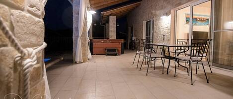 Villa | Terrace/patio