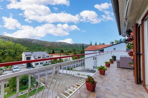 Apartemen (A1) | Balkon