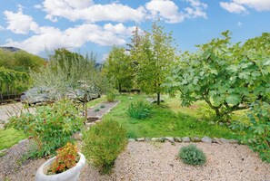 Courtyard - Apartment Ivona (Vinodol)