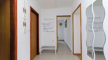 Apartment (A1) | Flur