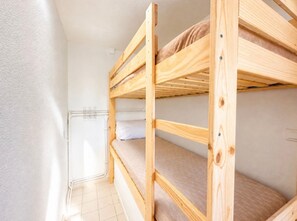 Room - Studio-cabin with glazed loggia and private garage 200m from beach (Sète)
