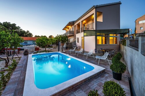 House Jakov