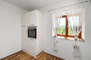 House | Private kitchen | Fridge, microwave, oven, stovetop - House Francesca (Obrovac)