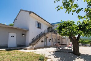Courtyard - House Francesca (Obrovac)
