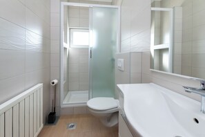 Apartment (A5) | Bilik Mandi | Pancuran mandi 