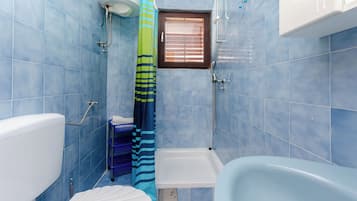 Appartement (A1) | Badkamer | Een douche