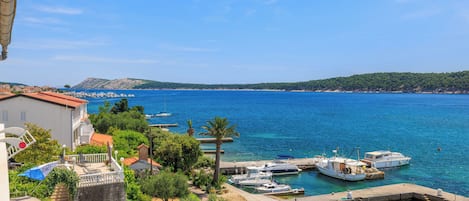 อพาร์ทเมนท์ (A4) | วิวริมน้ำ