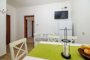 Apartment (A1) | Dining - Apartments Biserka (Rab)