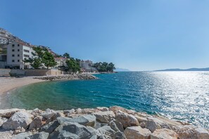 靠近海滩