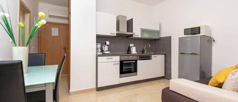 Apartment (A4) | Private kitchen