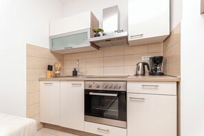 Apartment (A1) | Private kitchen | Fridge, microwave, oven, stovetop - Apartments Beach Dream (Omis)