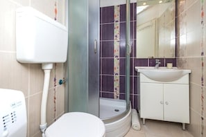 House | Bathroom | Bathtub - House Romanca (Sukosan)