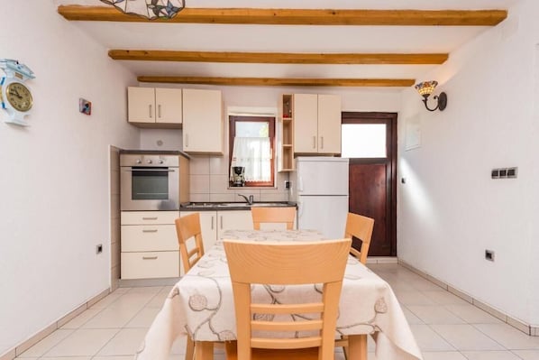 House | Private kitchen | Fridge, oven, stovetop, cookware/dishes/utensils - House Romanca (Sukosan)